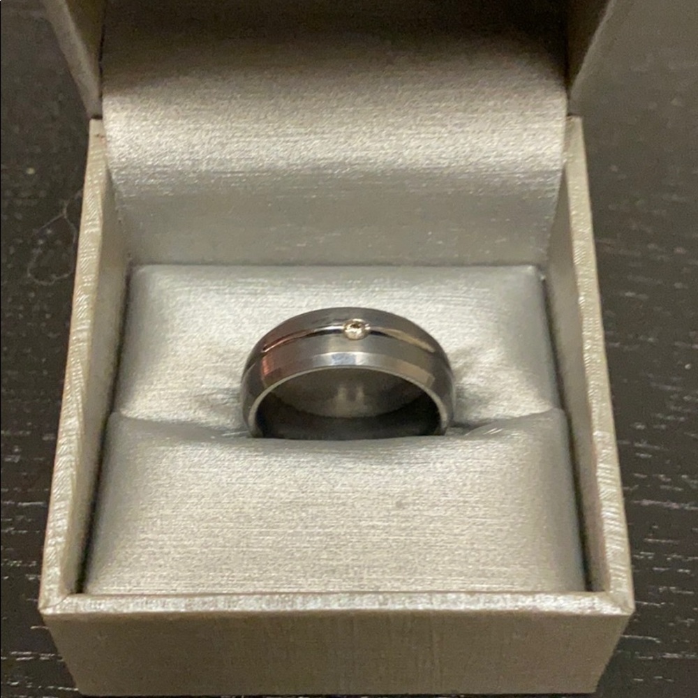 Men’s tungsten wedding band